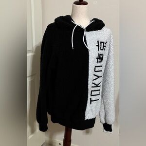 MAN Long B&W Fuzzy Hoodie Sherpa Colorblock Size XS Cozy Tokyo Graphic